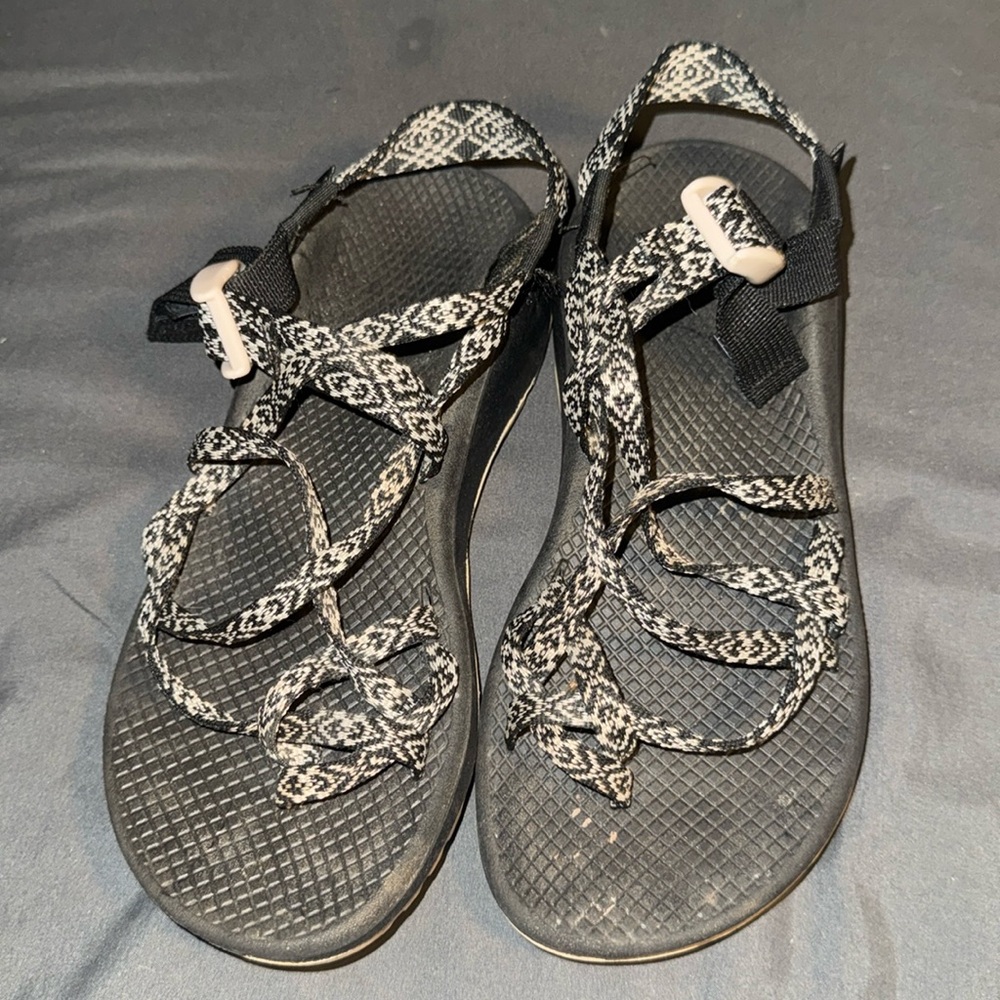 Chaco Cloud Women’s Sandals Size 8W EUC black & white adjustable strap comfort